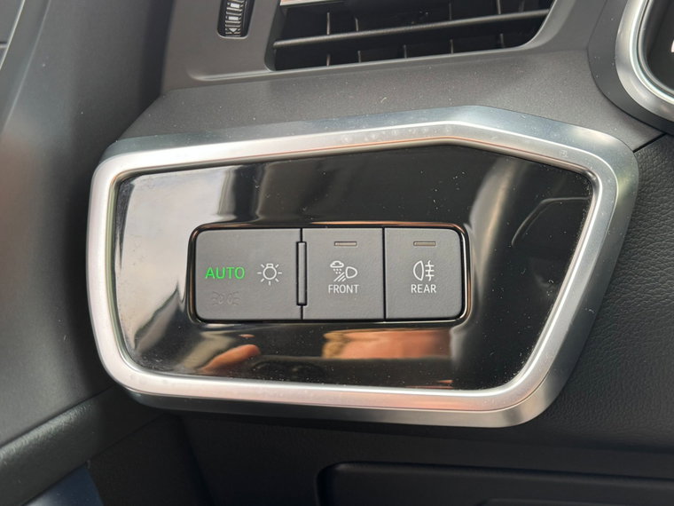 Vehicle Image 25