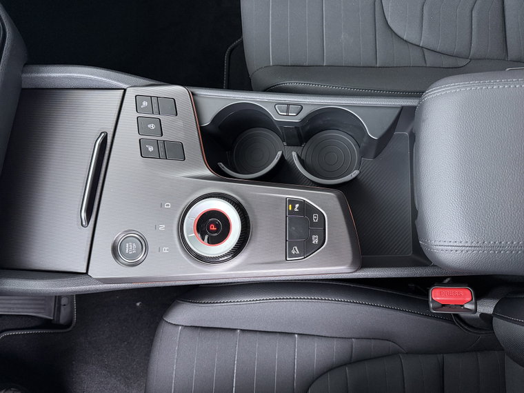 Vehicle Image 32