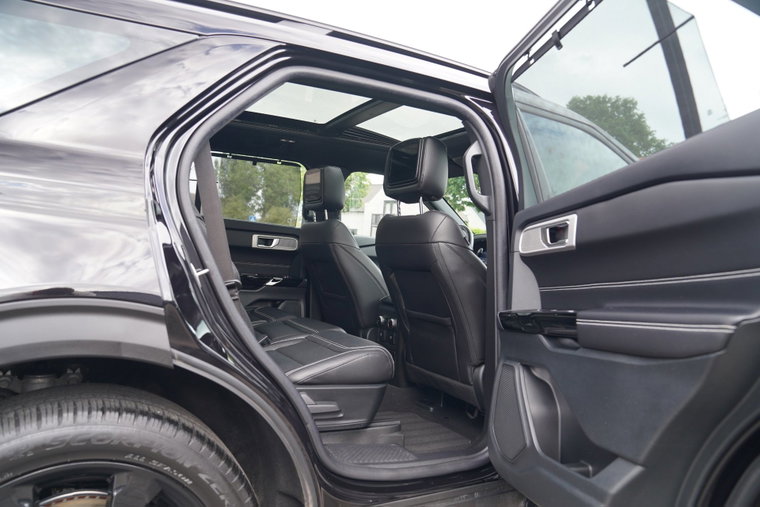 Vehicle Image 16