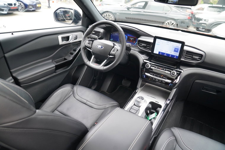 Vehicle Image 21