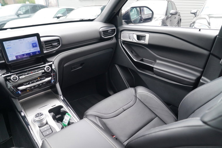 Vehicle Image 25