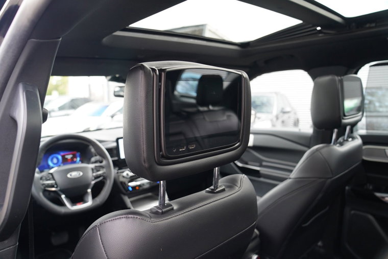 Vehicle Image 8