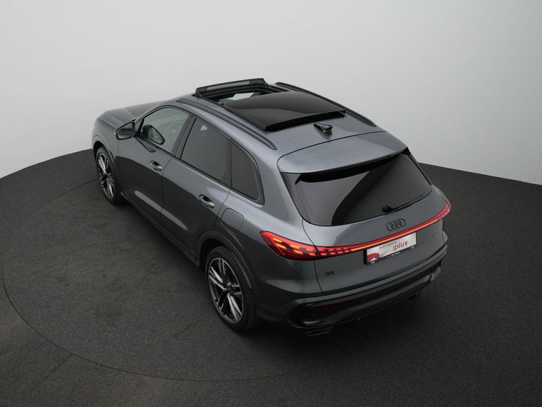 Vehicle Image 32