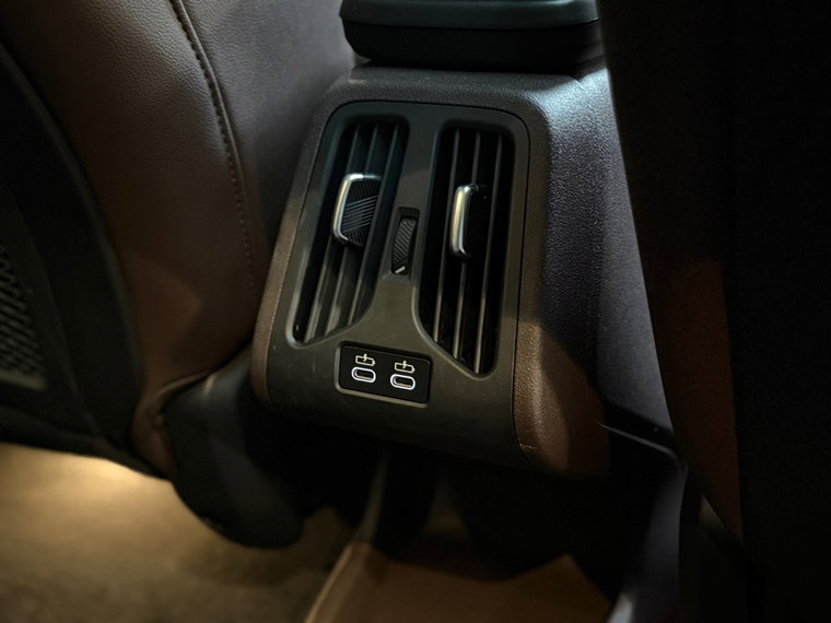 Vehicle Image 24