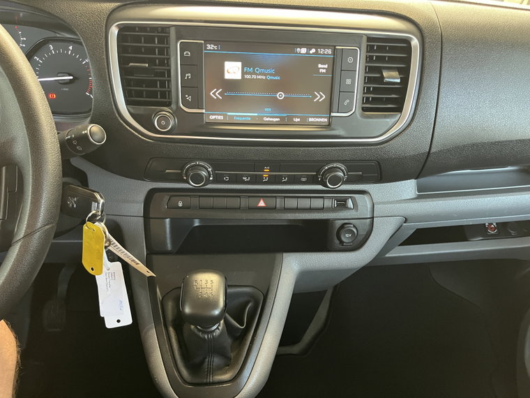 Vehicle Image 32