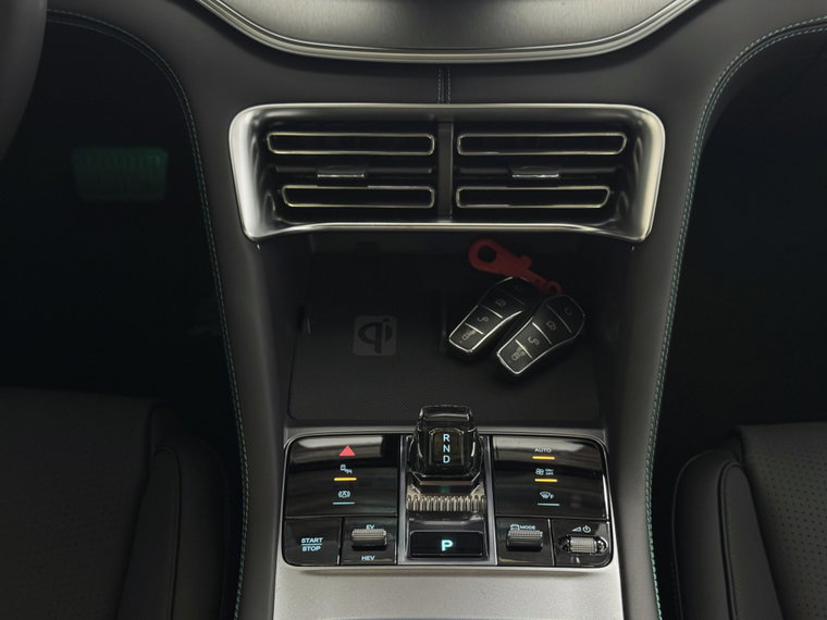 Vehicle Image 30