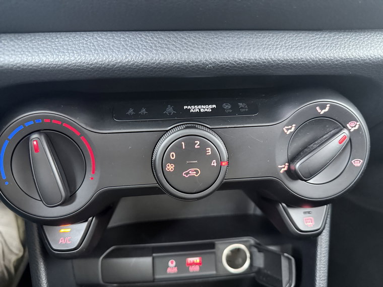 Vehicle Image 29