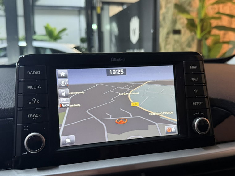 Vehicle Image 25