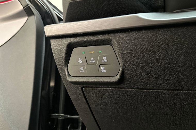 Vehicle Image 16