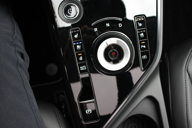 Vehicle Image 25