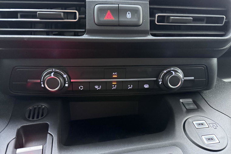 Vehicle Image 27