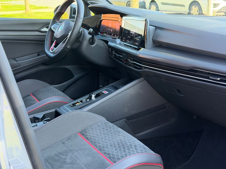 Vehicle Image 26