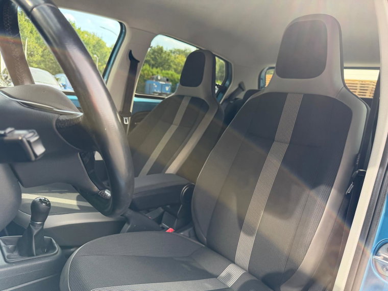 Vehicle Image 25