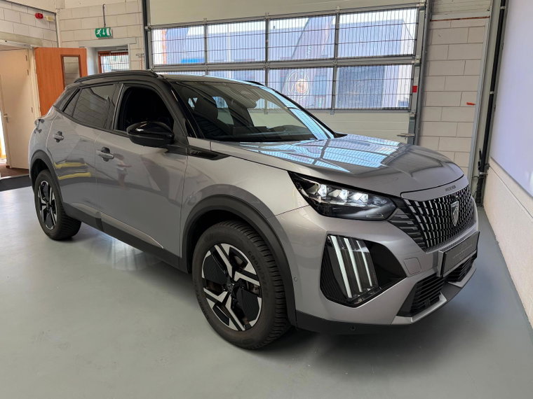 Vehicle Image 12