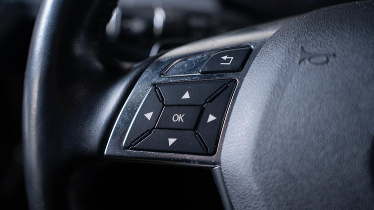 Vehicle Image 25