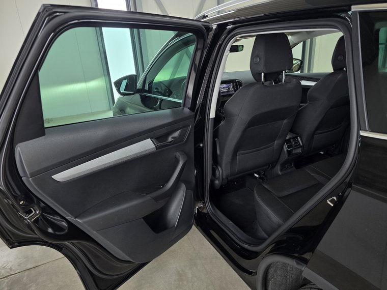 Vehicle Image 23