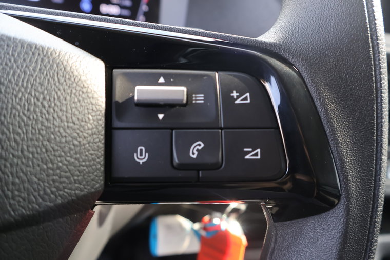 Vehicle Image 25