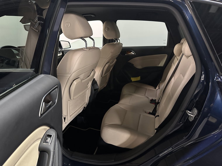 Vehicle Image 25