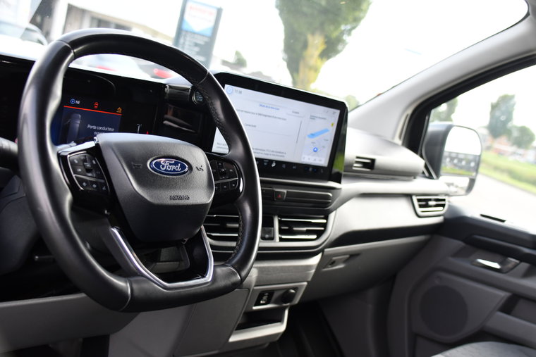 Vehicle Image 12