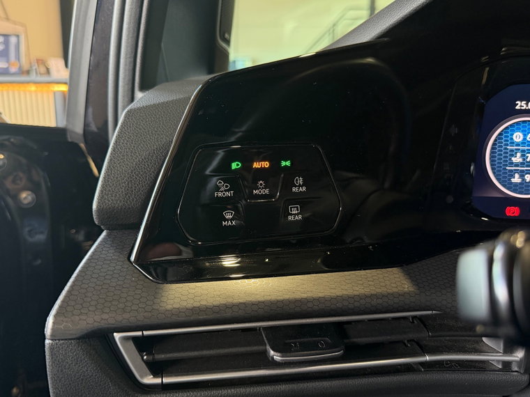 Vehicle Image 24