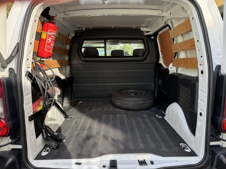 Vehicle Image 15