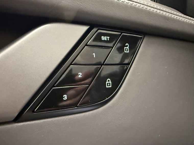 Vehicle Image 38
