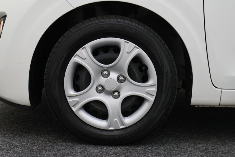 Vehicle Image 23