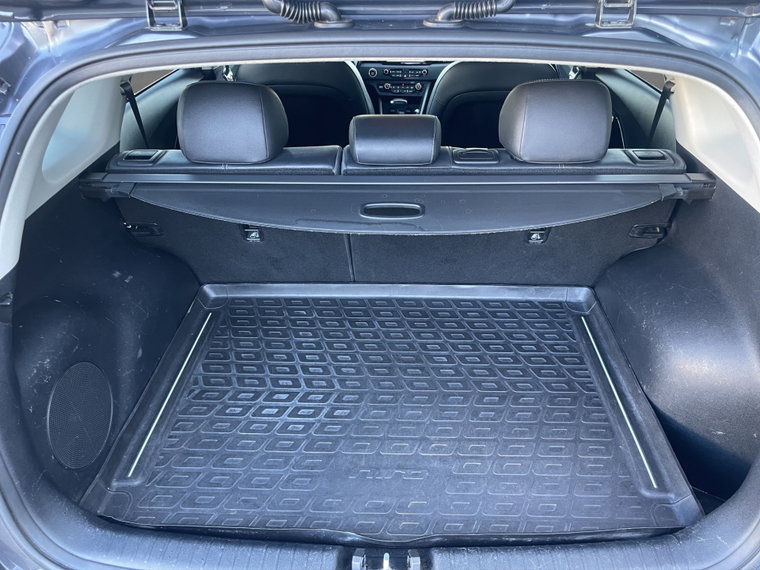 Vehicle Image 25
