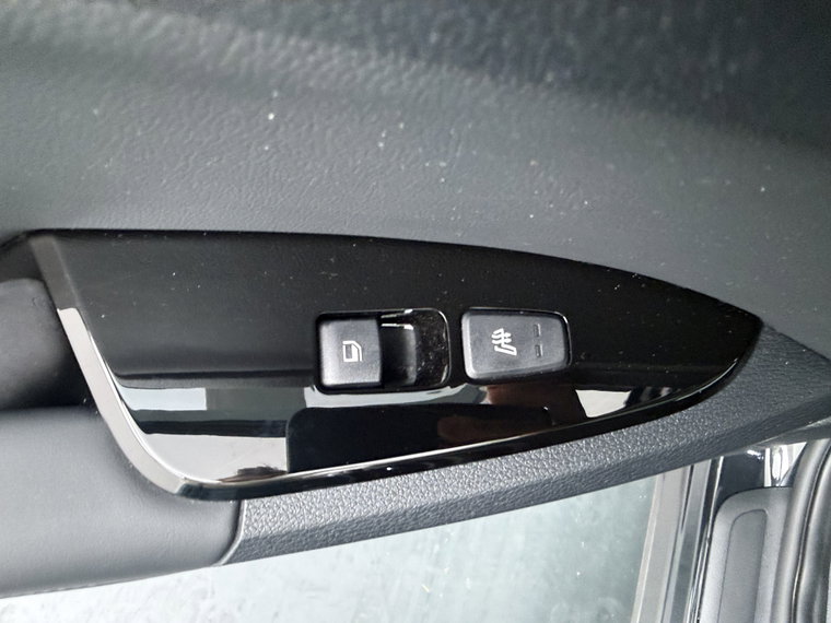 Vehicle Image 35