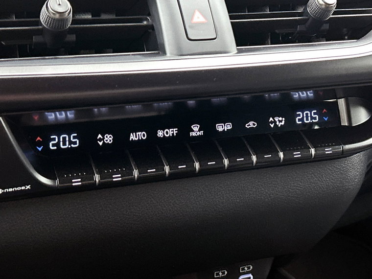 Vehicle Image 24