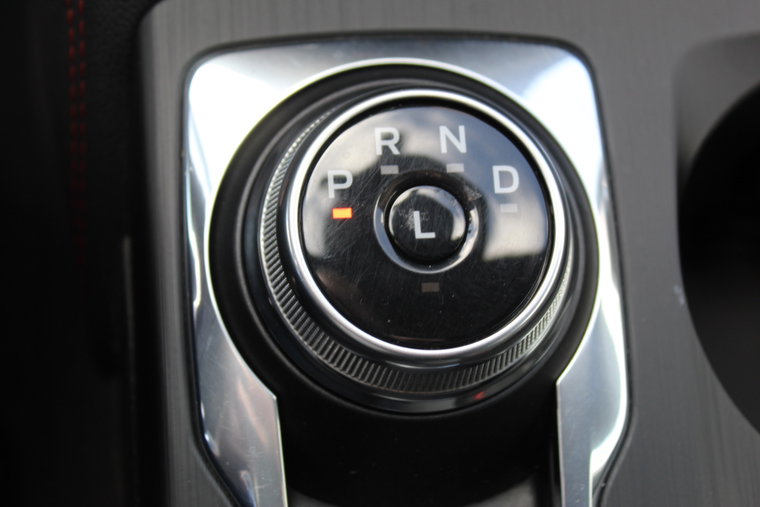 Vehicle Image 25