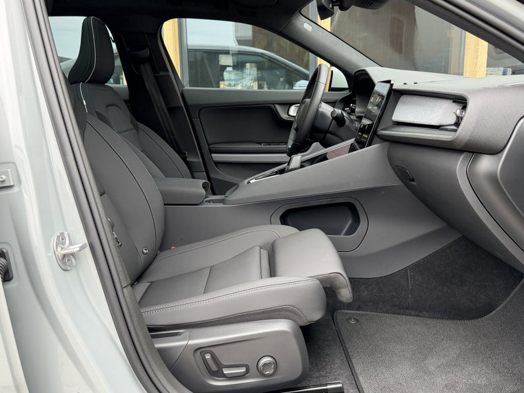 Vehicle Image 33