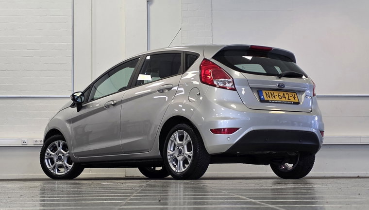 Vehicle Image 6