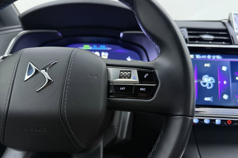 Vehicle Image 25