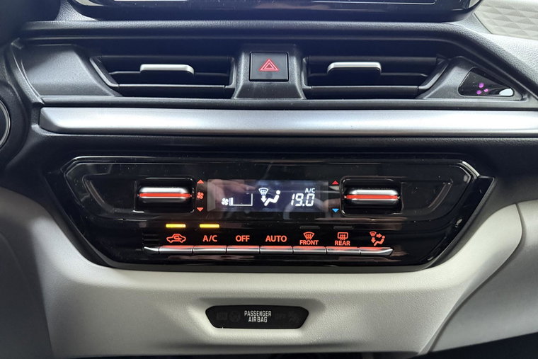 Vehicle Image 25