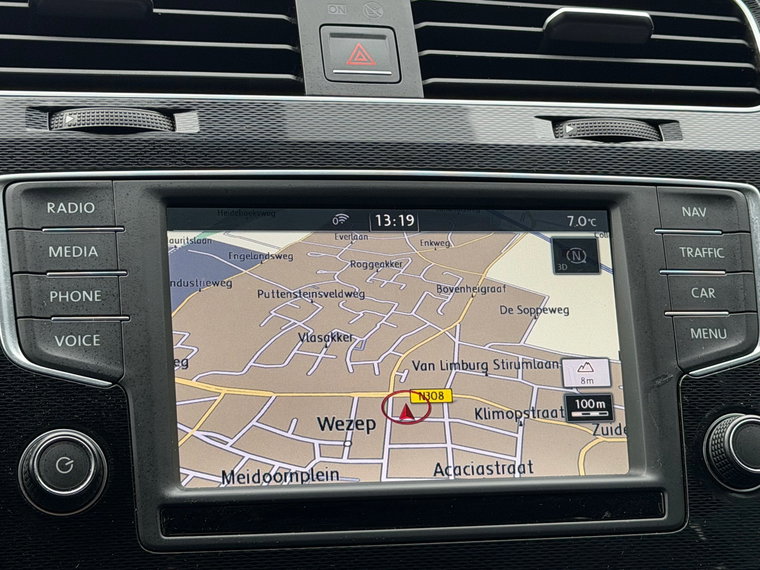 Vehicle Image 25