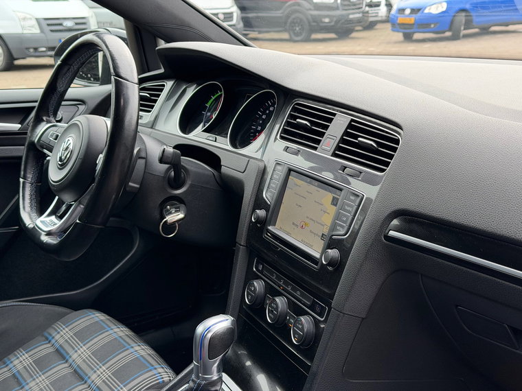 Vehicle Image 32