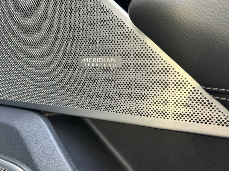 Vehicle Image 25