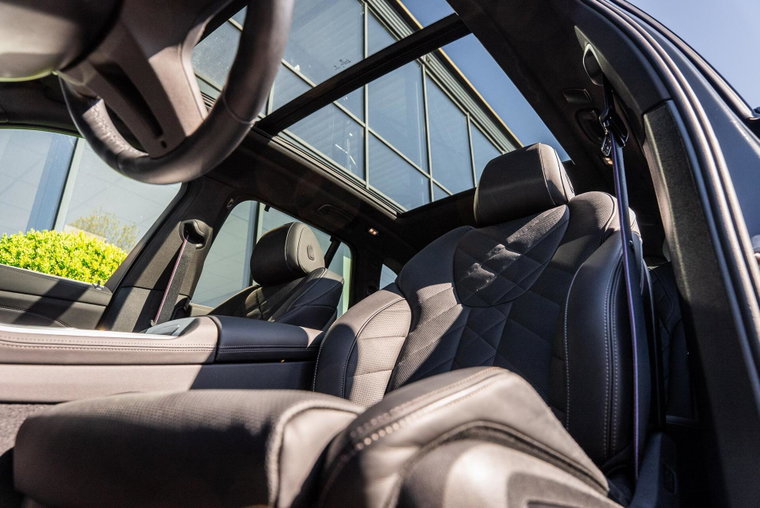 Vehicle Image 12