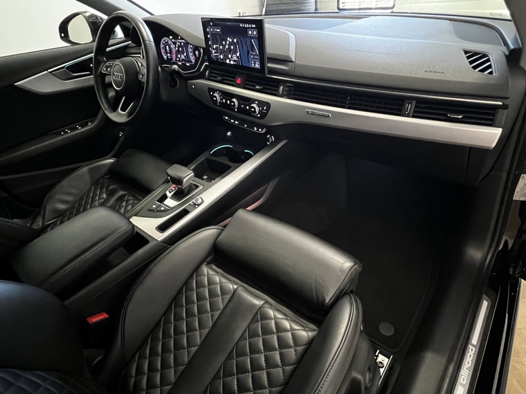 Vehicle Image 25