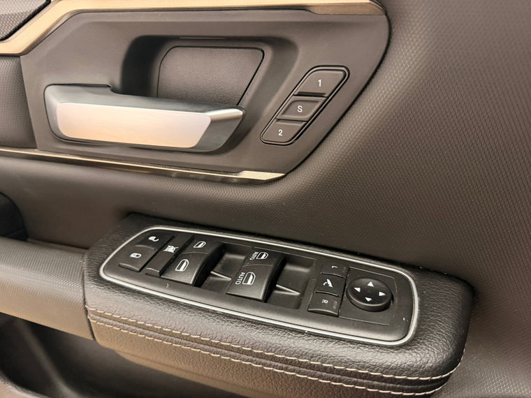 Vehicle Image 36