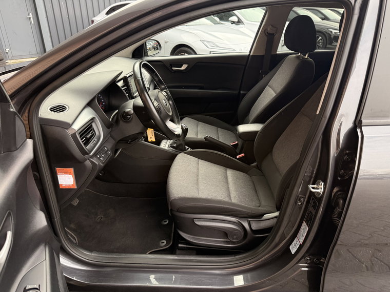 Vehicle Image 32