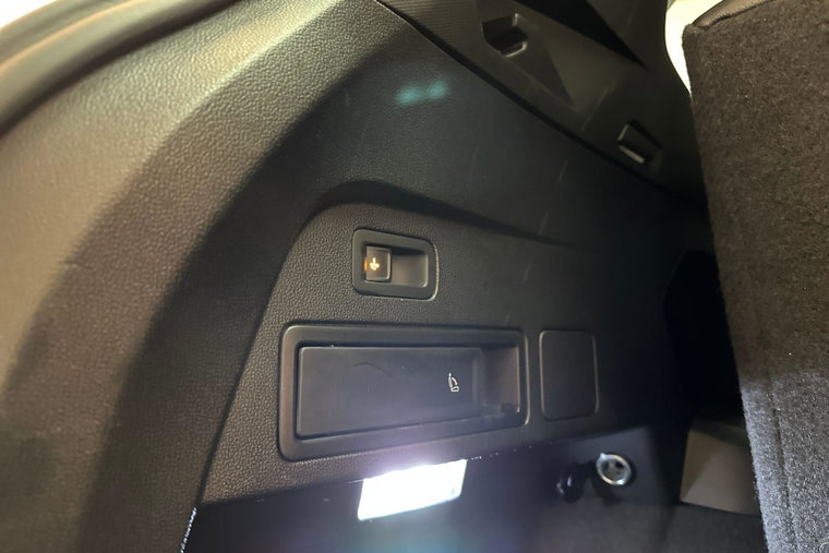 Vehicle Image 38