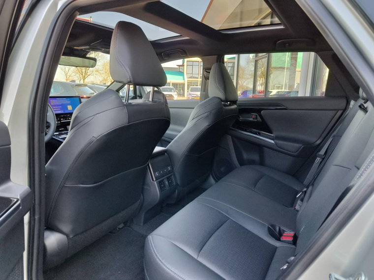 Vehicle Image 12