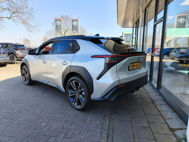 Vehicle Image 4