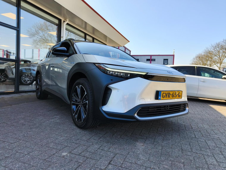 Vehicle Image 5
