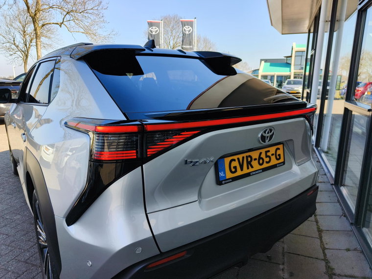 Vehicle Image 8