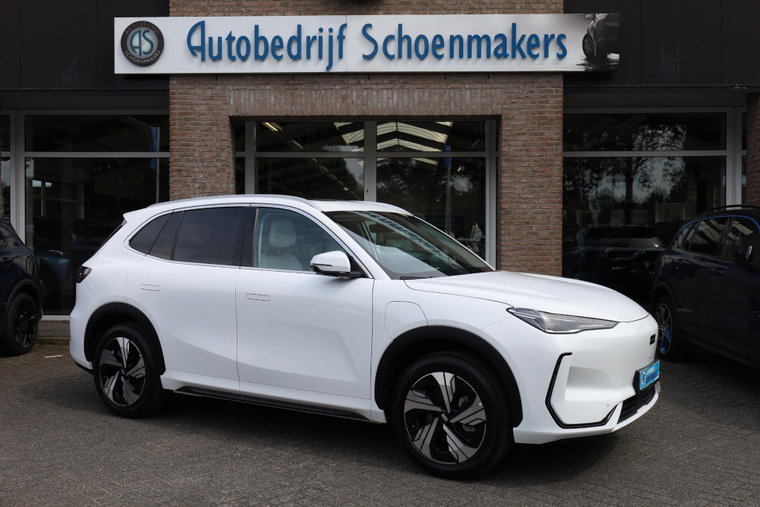Vehicle Image 4