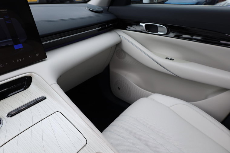 Vehicle Image 37