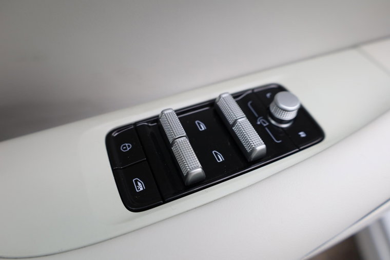Vehicle Image 38